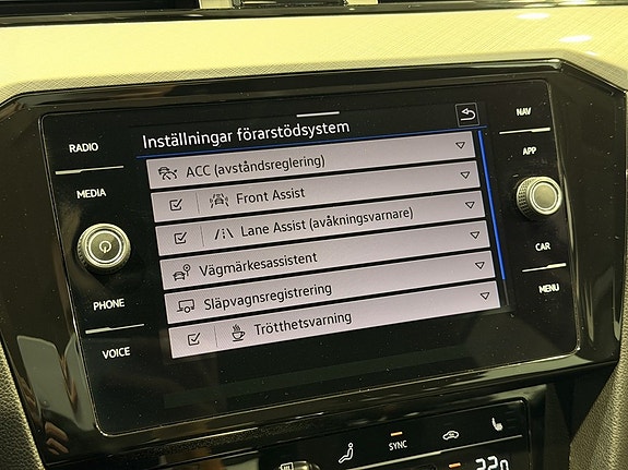 Volkswagen Passat 17 of 19