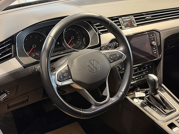 Volkswagen Passat 9 of 19