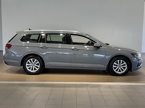 Volkswagen Passat 3 of 19