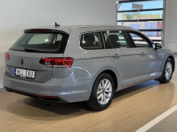 Volkswagen Passat 4 of 19