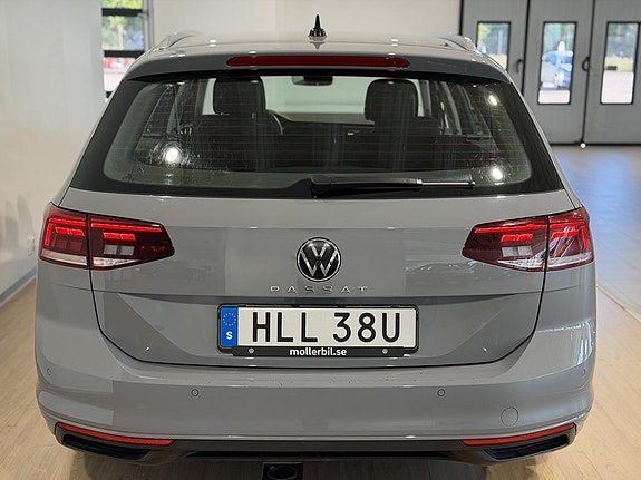 Volkswagen Passat 5 of 19