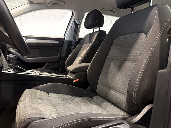 Volkswagen Passat 10 of 19