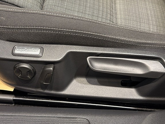 Volkswagen Passat 11 of 19