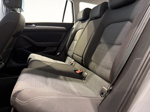 Volkswagen Passat 7 of 19