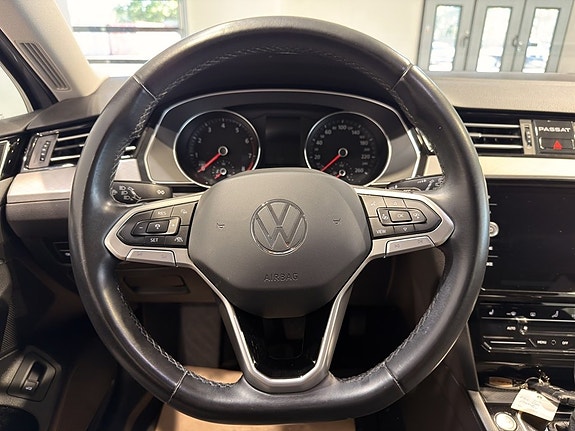 Volkswagen Passat 12 of 19