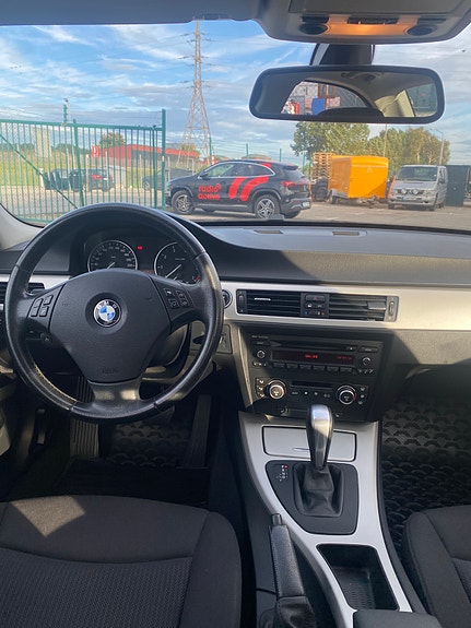 BMW 318i 5 of 5
