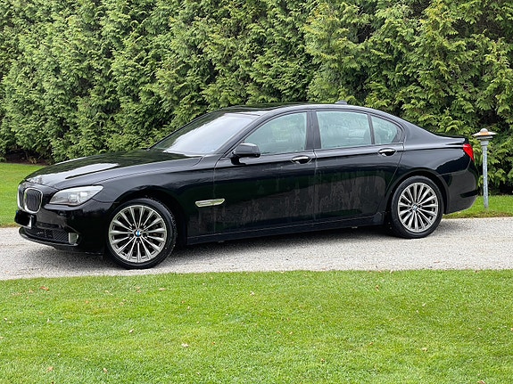 BMW 750i 2 of 14