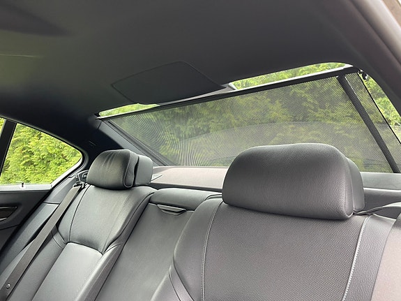 BMW 750i 12 of 14