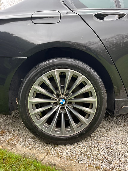 BMW 750i 6 of 14