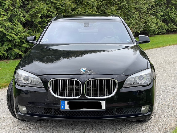 BMW 750i 3 of 14