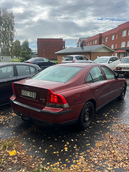 Volvo V70 3 of 6