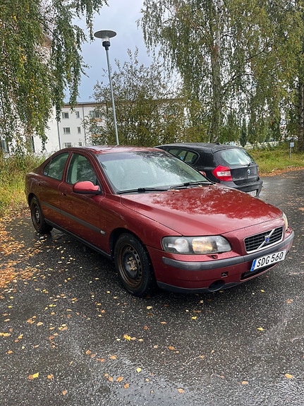 Volvo V70 2 of 6