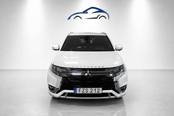 Mitsubishi Outlander 2 of 17