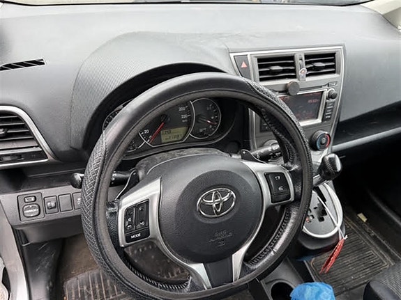 Toyota Verso-S 7 of 9