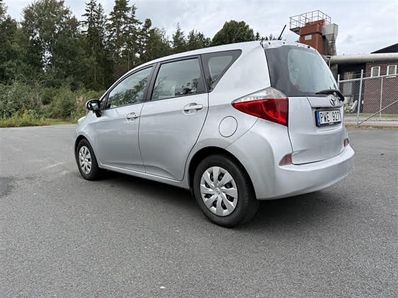 Toyota Verso-S 6 of 9