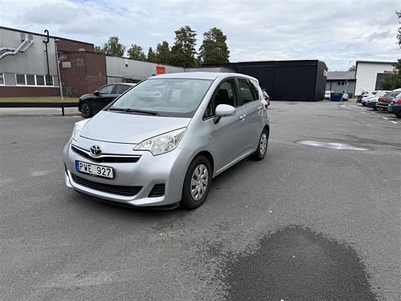 Toyota Verso-S 2 of 9