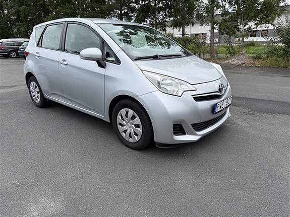 Toyota Verso-S 3 of 9
