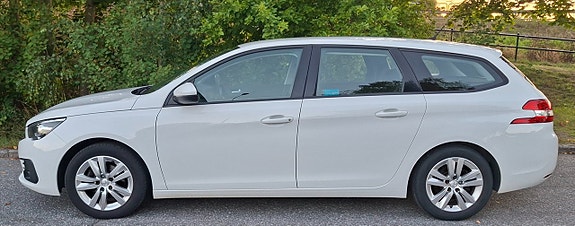 Peugeot 308 SW 9 of 13
