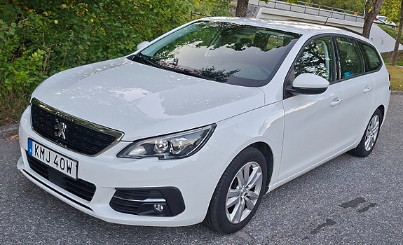 Peugeot 308 SW 2 of 13