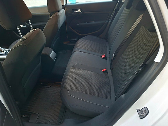 Peugeot 308 SW 12 of 13