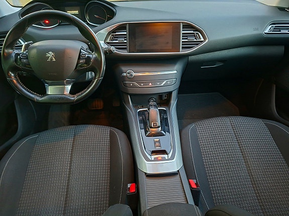 Peugeot 308 SW 10 of 13