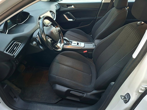 Peugeot 308 SW 11 of 13