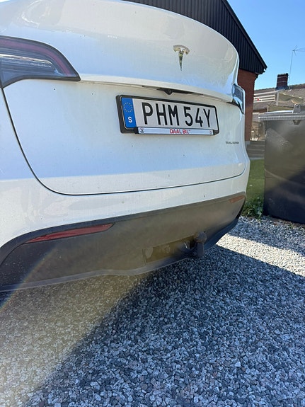 Tesla Model Y 5 of 5