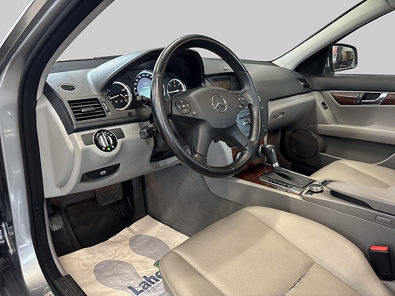Mercedes-Benz C220 9 of 25