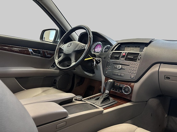 Mercedes-Benz C220 10 of 25