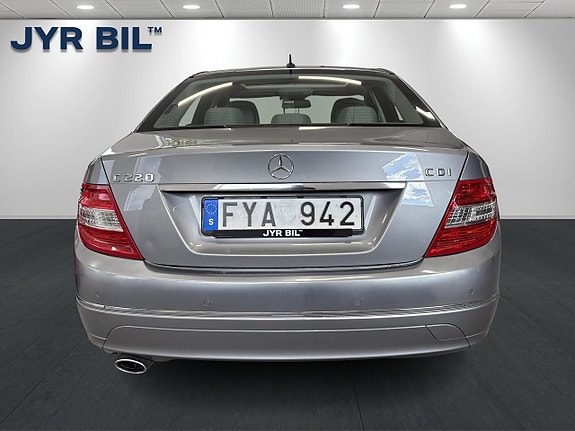 Mercedes-Benz C220 4 of 25