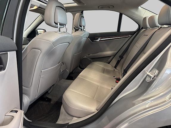 Mercedes-Benz C220 18 of 25
