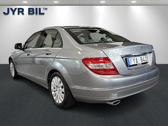 Mercedes-Benz C220 5 of 25
