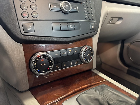 Mercedes-Benz C220 16 of 25
