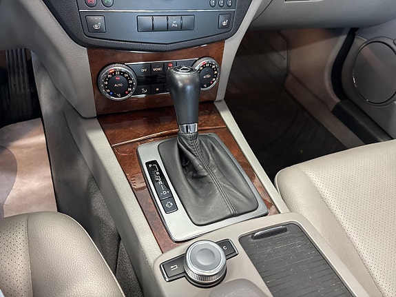 Mercedes-Benz C220 17 of 25