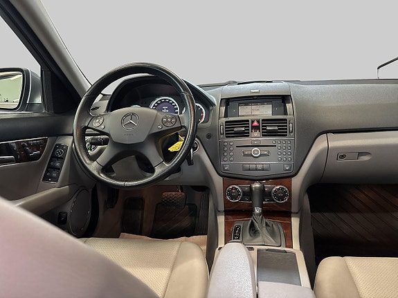 Mercedes-Benz C220 12 of 25
