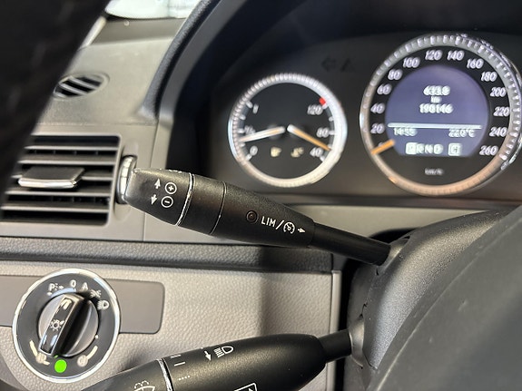Mercedes-Benz C220 23 of 25