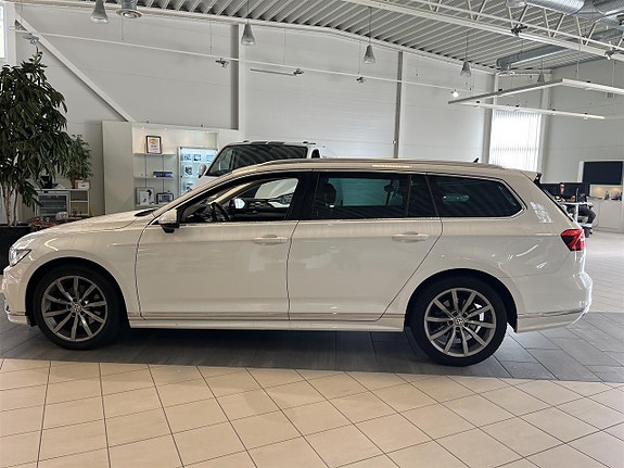 Volkswagen Passat 2 of 3