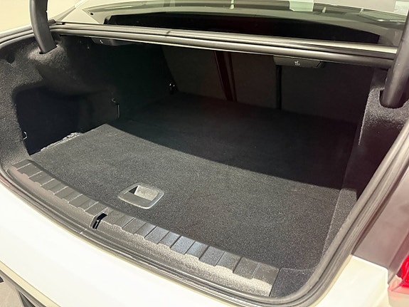 BMW 330e 6 of 18