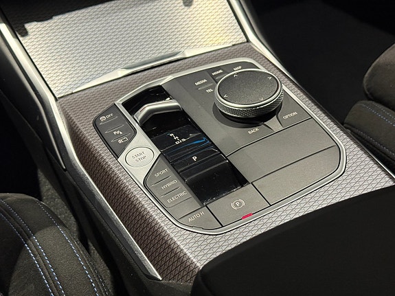 BMW 330e 16 of 18