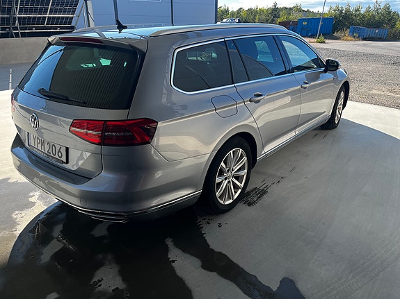 Volkswagen Passat 3 of 15