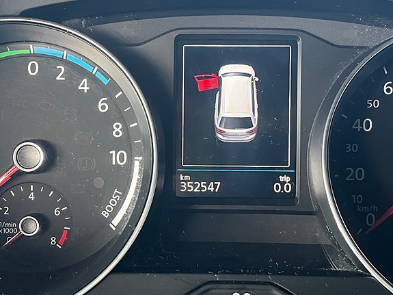 Volkswagen Passat 13 of 15