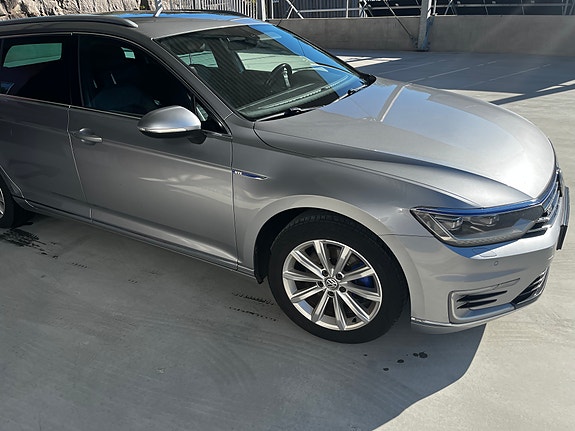 Volkswagen Passat 5 of 15