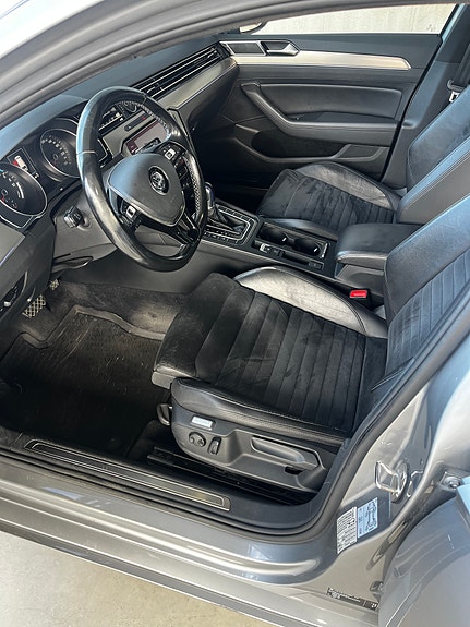 Volkswagen Passat 10 of 15