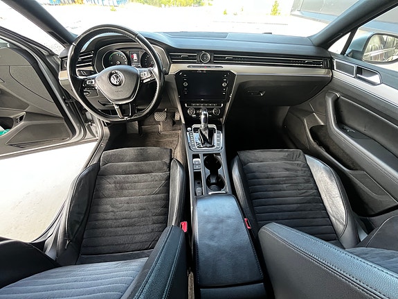 Volkswagen Passat 11 of 15