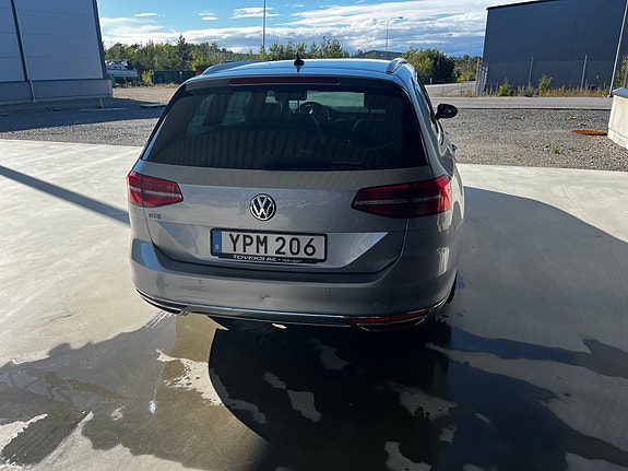 Volkswagen Passat 4 of 15