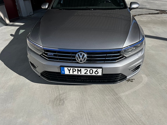 Volkswagen Passat 6 of 15