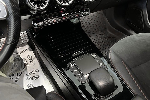 Mercedes-Benz A250 e 13 of 15
