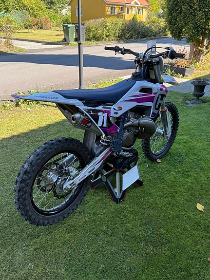 Husqvarna TC 300 2 of 4