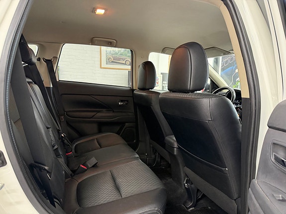 Mitsubishi Outlander 18 of 30