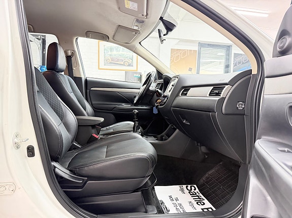 Mitsubishi Outlander 16 of 30
